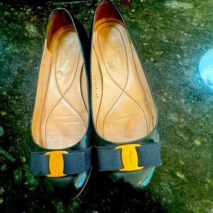 Ferragamo “Varina” Blue and Gold ballerinas